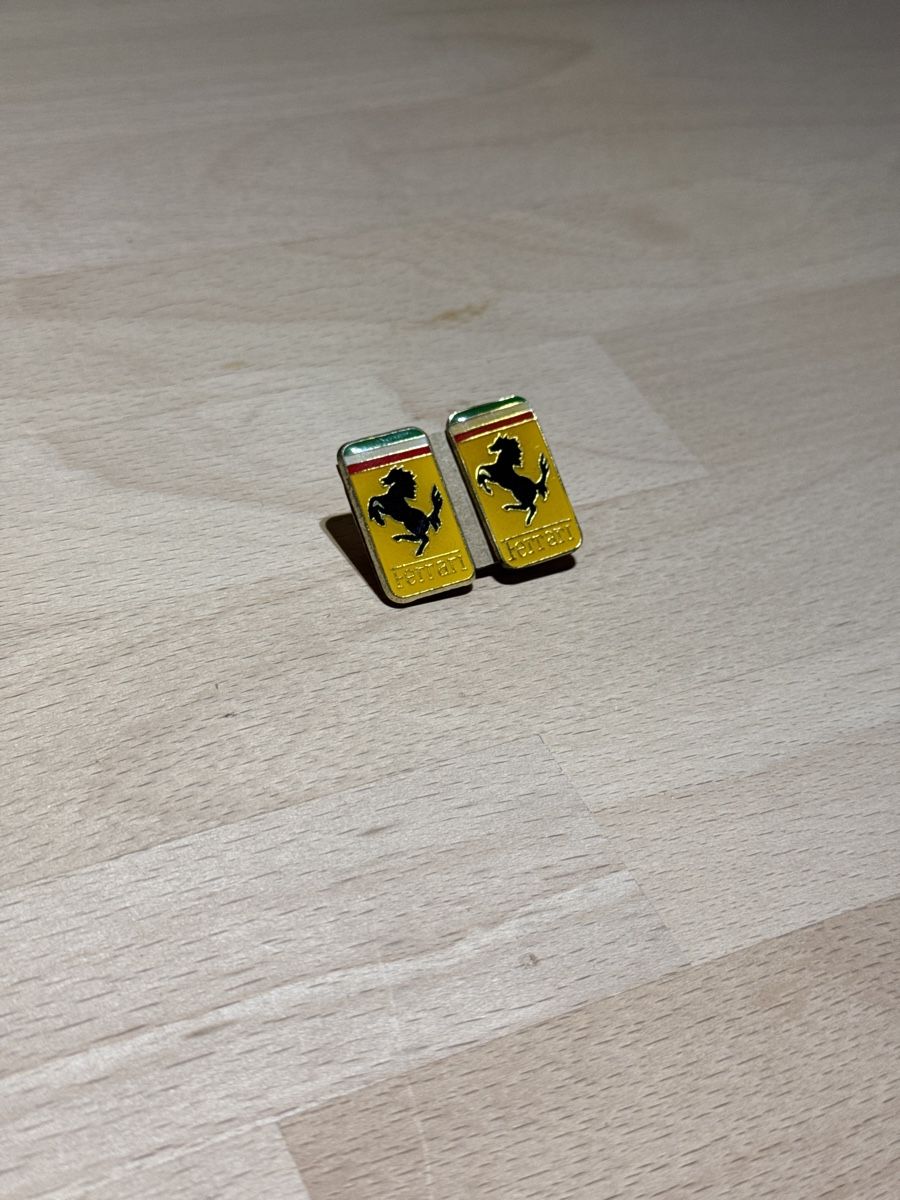 Ferrari Placchette & Badge: Pin - Ferrari (2X) – Usato da Stüsslingen venduto da leo_nzh6 2