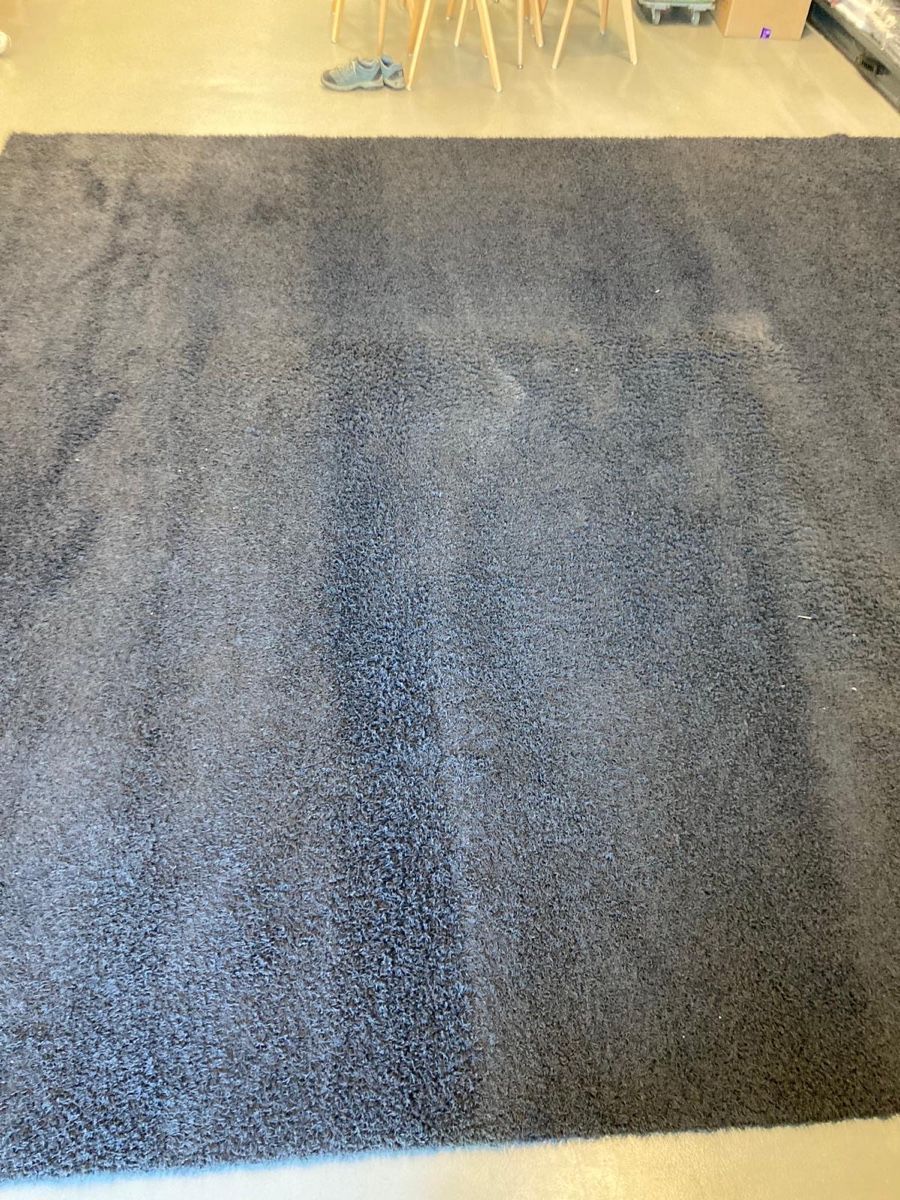 Teppiche: Tapis kramis noir 400x400 cm – Gebraucht aus Conthey von Conthey-brocante 1