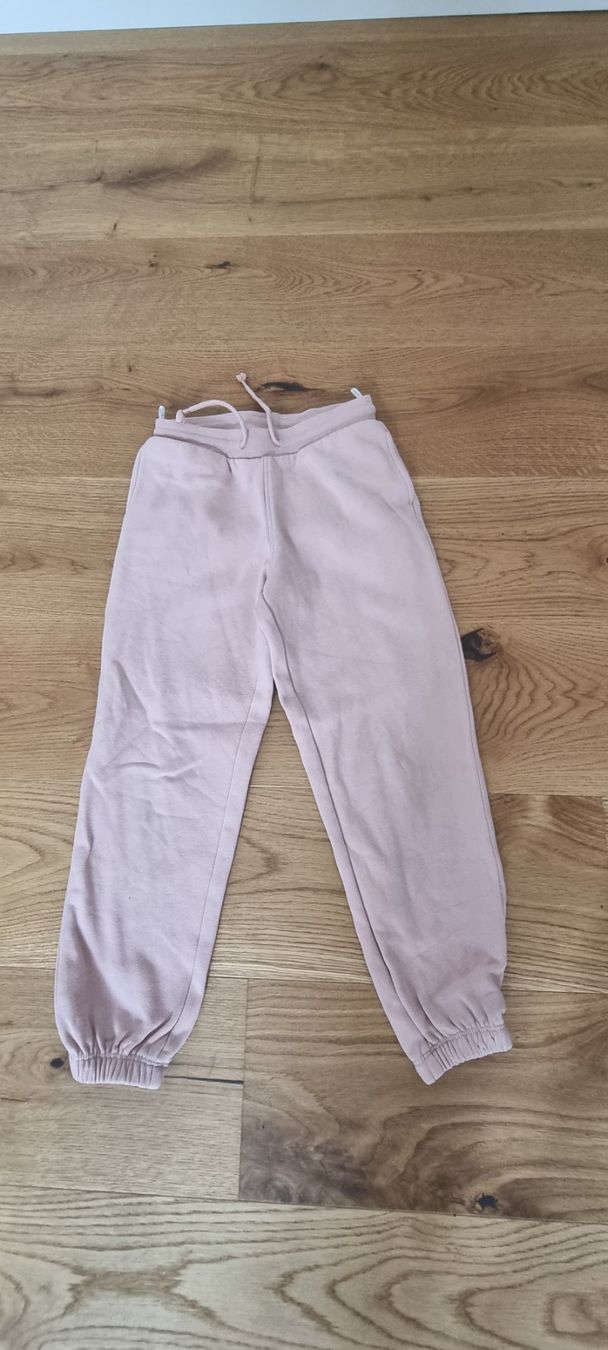 Lotti & Set di vestiti: 3er-Set: Mädchen-Trainerhosen Grösse 122 – Usato da Lachen SZ venduto da allesweg78 2