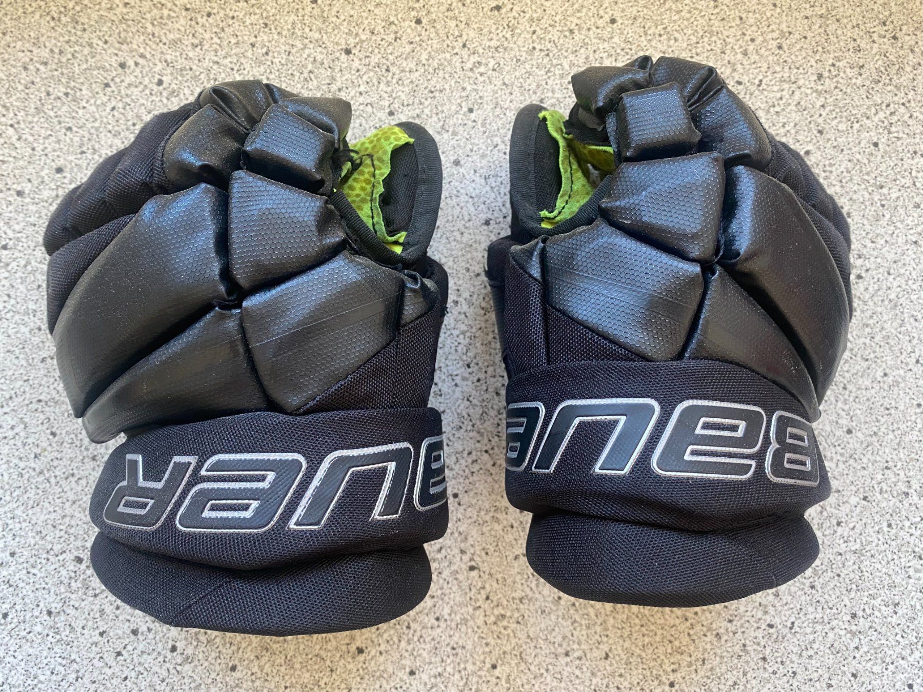Guanti & manicotti: Bauer Eishockeyhandschuhe Grösse 10 zu verkaufen – Usato da Steckborn venduto da Sunneschii83