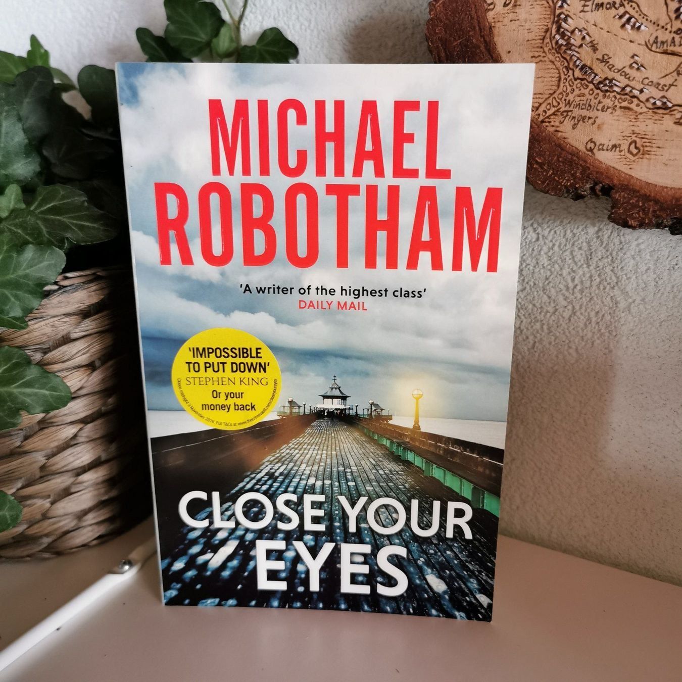 Bücher: Close Your Eyes - Michael Robotham – Neu (gemäss Beschreibung) aus Veytaux von lelivreouvert
