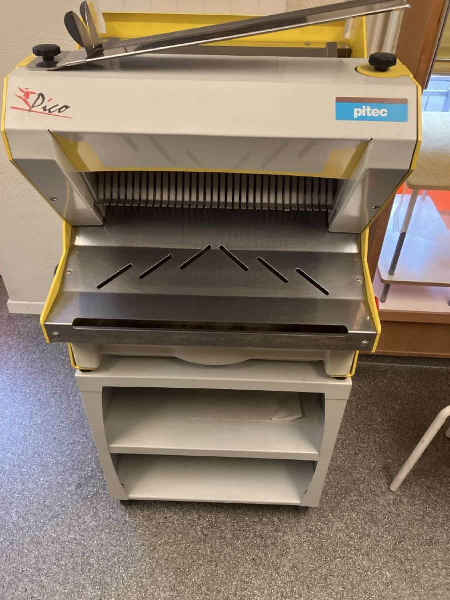Toutes les machines: Brotschneidemaschine – D'occasion à Grabs par schlegel63