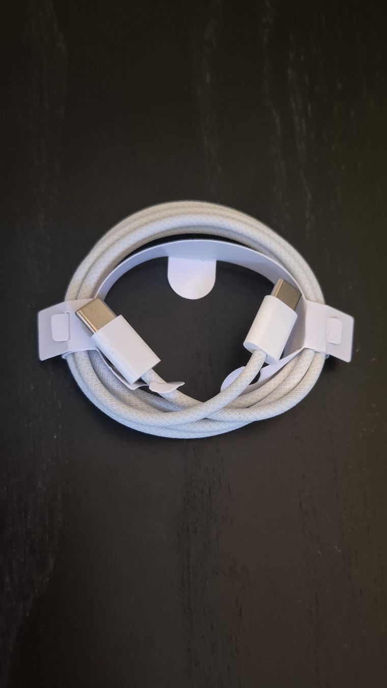 Apple Kabel: Câble Apple usb-c 1m – Neu und originalverpackt aus Lausanne von ben_m6qx