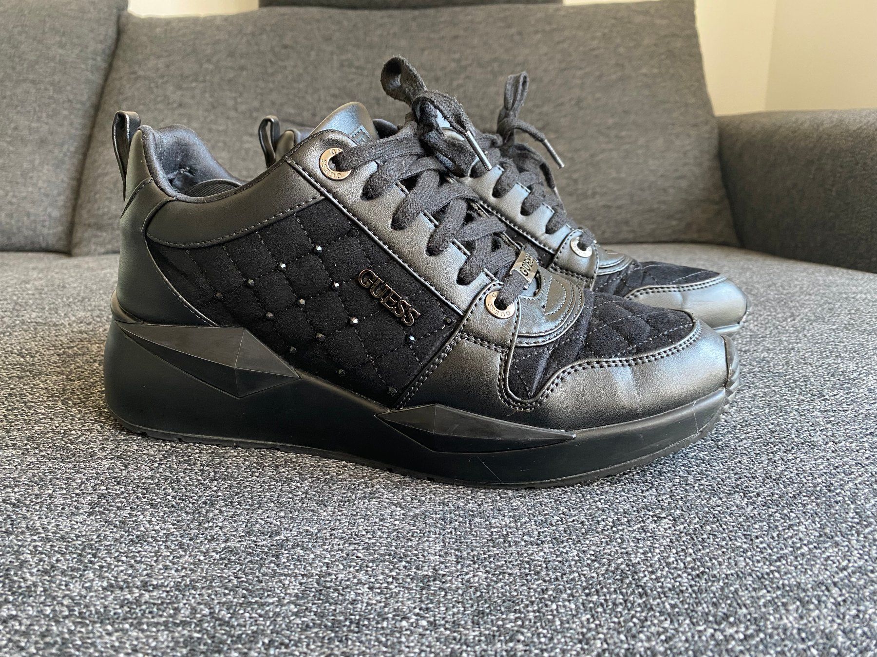 Guess Scarpe da donna: Guess Damen Snickers, 41 – Usato da Basel venduto da h4w_h5bq