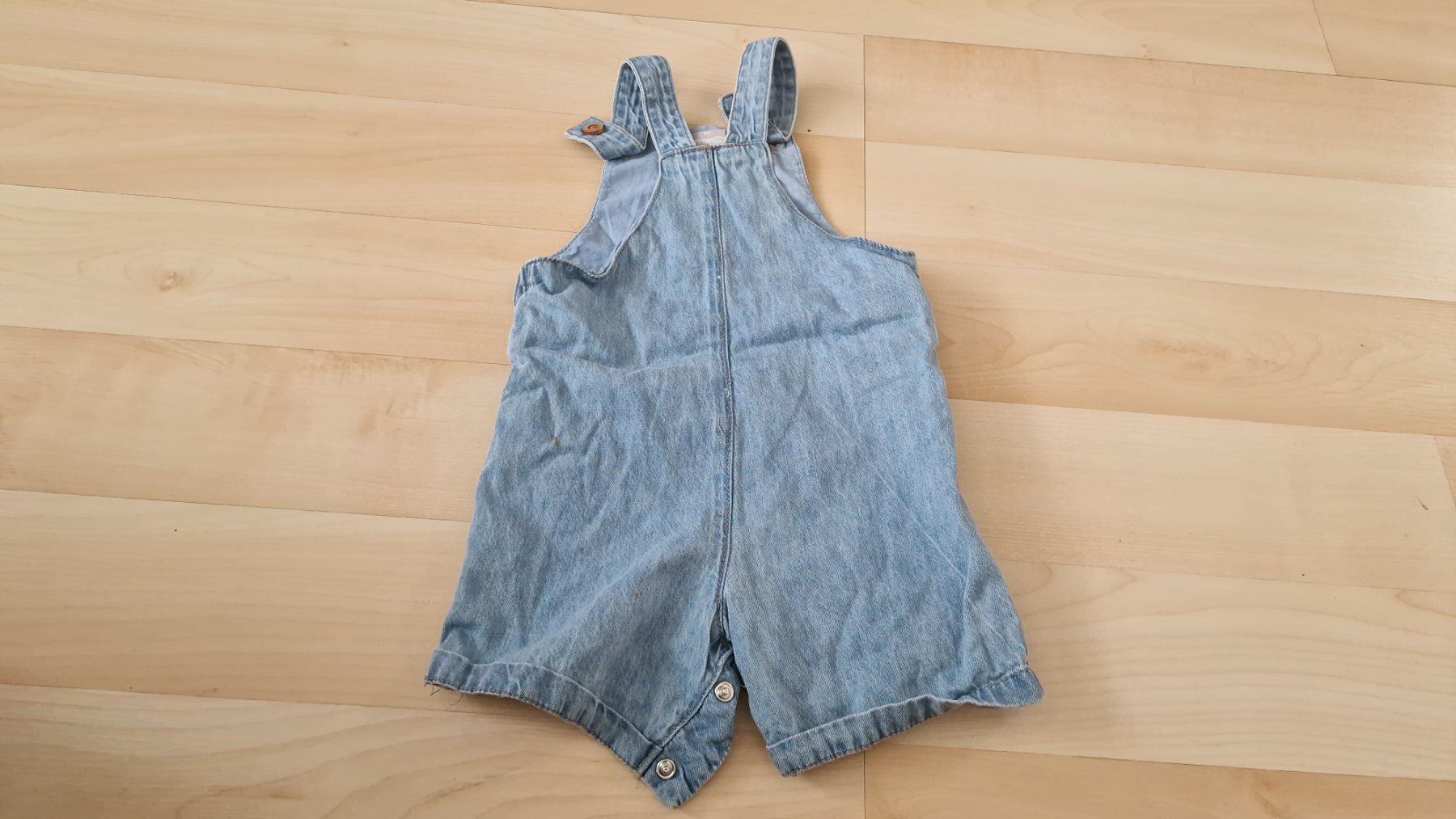 Pantaloni: Hübsche Sommerlatzhose kurz gr68 – Usato da Winterthur venduto da Mmondeo 1