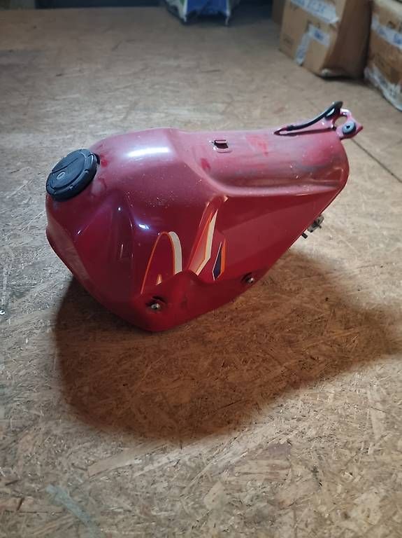 Accessori per altri veicoli: Tank KLR 650 C – Usato da Aedermannsdorf venduto da Automarkt 3