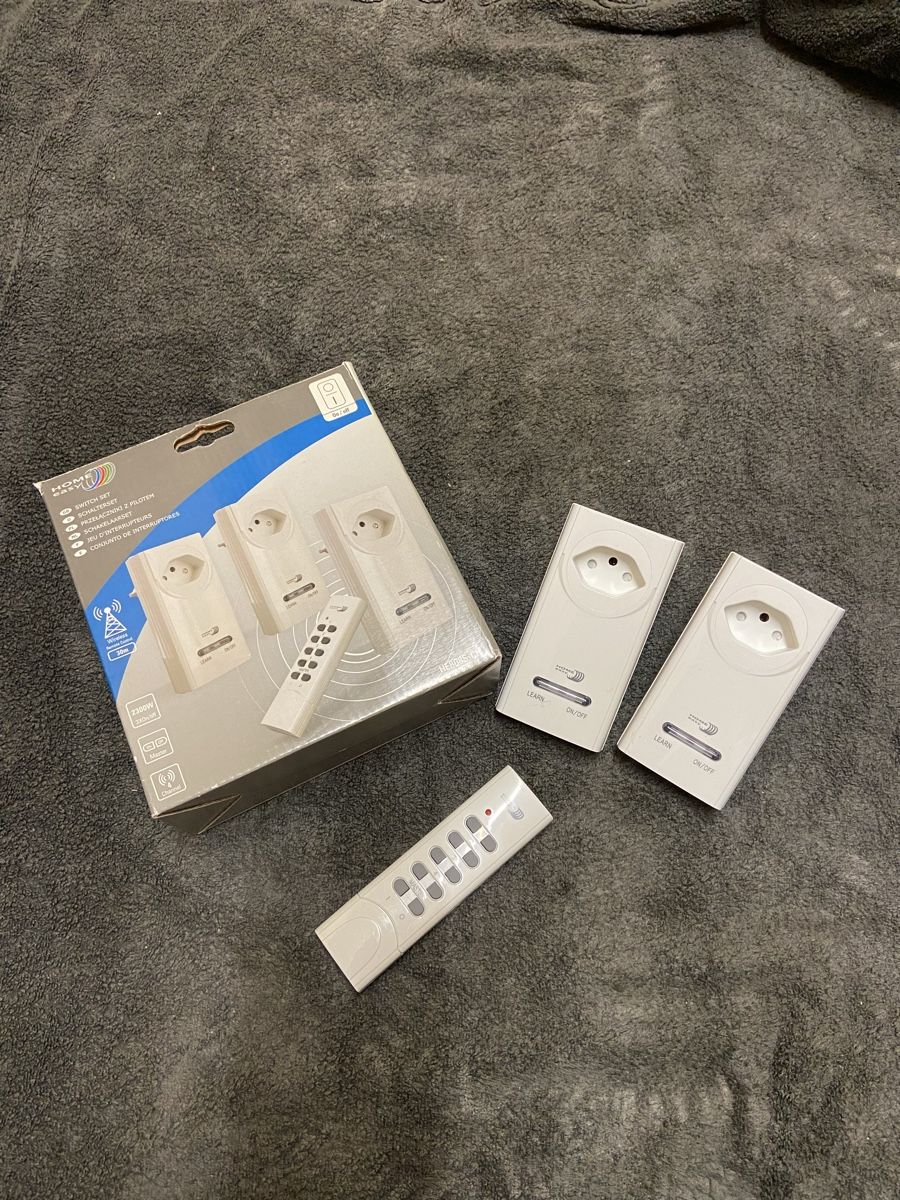 Spine: Lot de prises télécommandées Home Easy avec télécommande  – Nuovo (secondo la descrizione) da Genève venduto da muj_2zmc 2