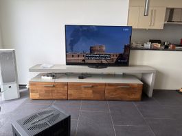 Massives TV-Möbel Echtholz mit viel Stauraum
