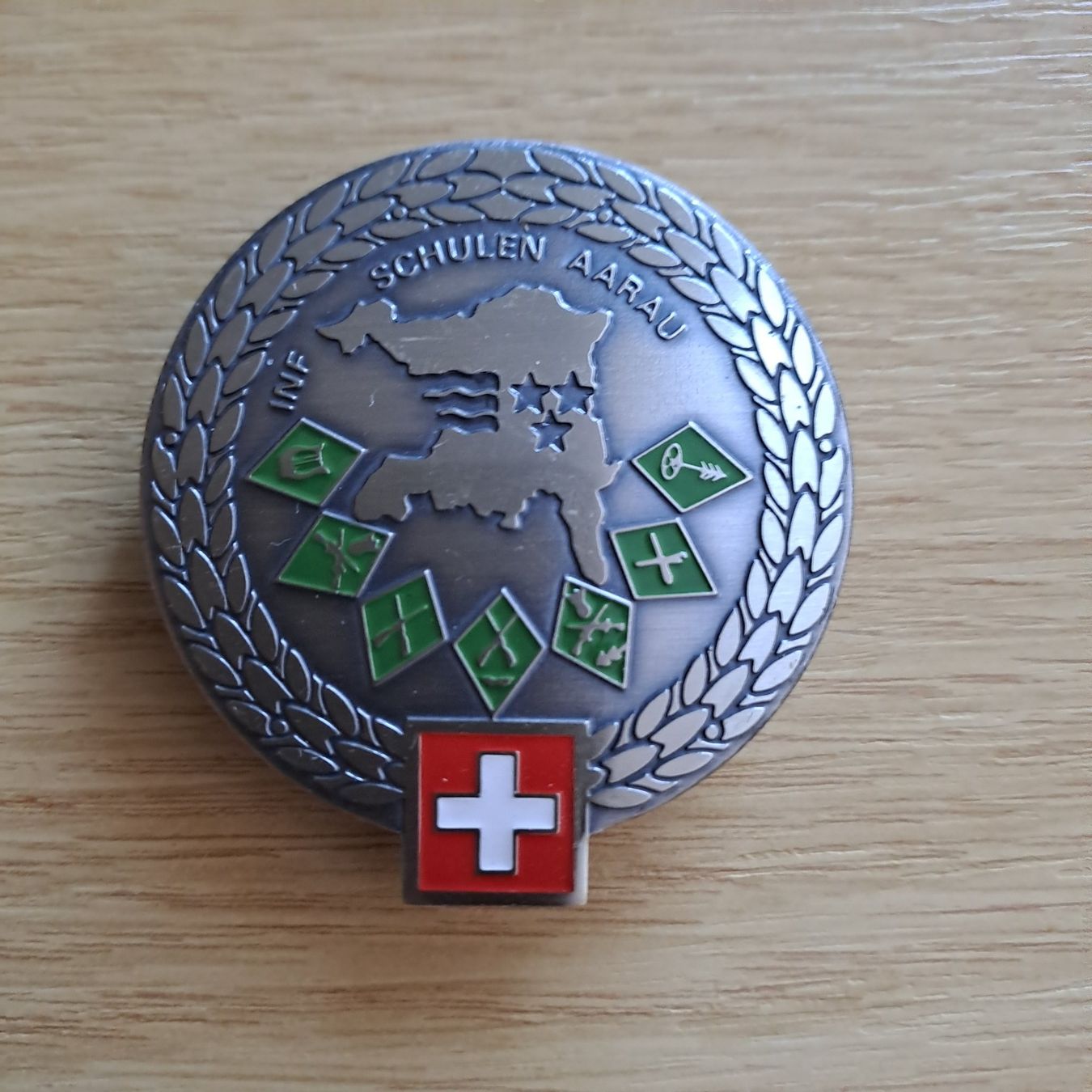 Schweizer Armee Plaketten & Abzeichen: Schulen Aarau Beretemblem – Neu (gemäss Beschreibung) aus Gipf-Oberfrick von Mig_29