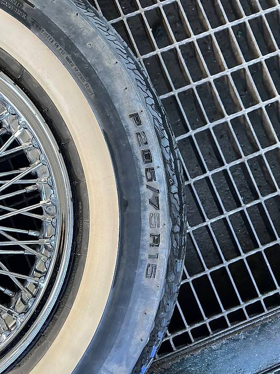 Pneumatici & Ruote complete: 4 cerchi originali con gallettoni Jaguar E TYPE – Usato da Riva San Vitale venduto da luisanoseda 1