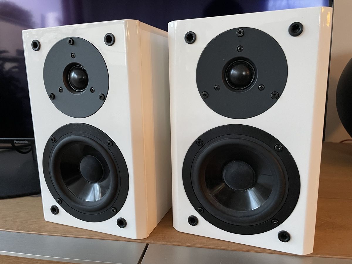 Yamaha Lautsprecher: Yamaha NX-E700, Pianolack weiss – Gebraucht aus Uetikon am See von Tightfun