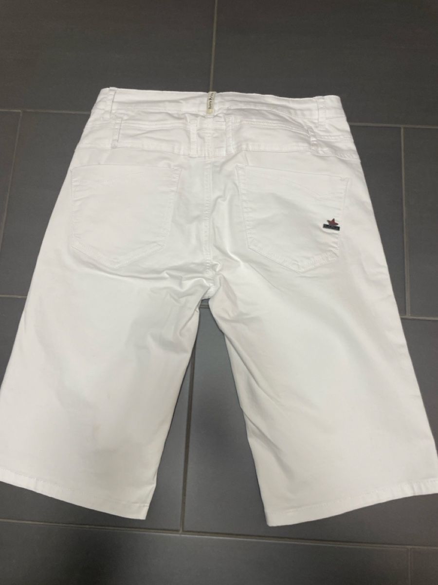 Pantaloni: Weisse Bermuda Shorts  – Usato da Chur venduto da churerli 1
