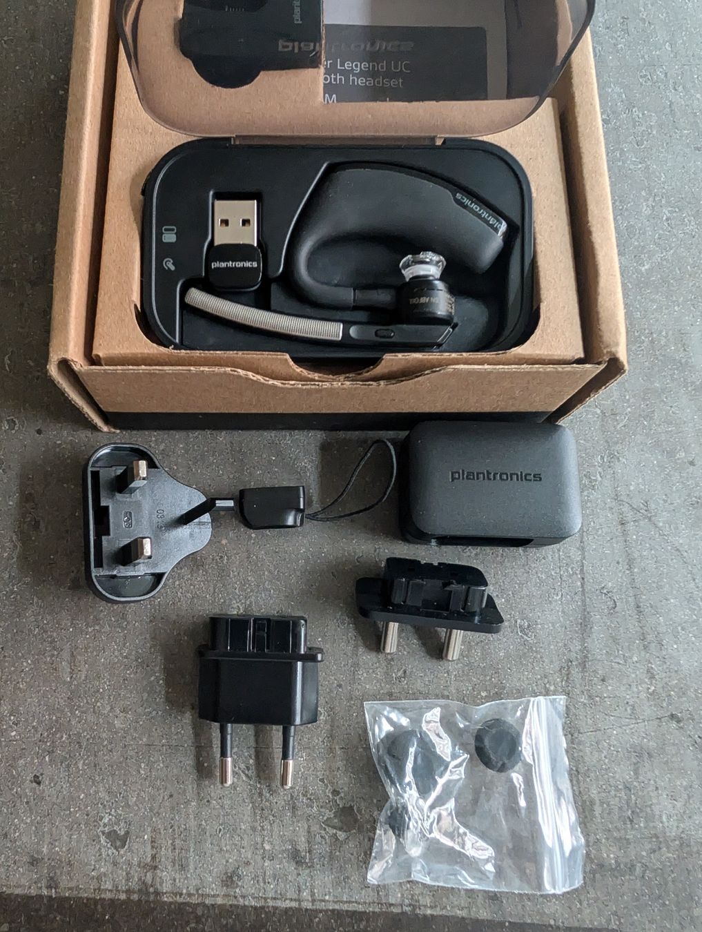 Plantronics Cuffie: Plantronics Voyager Legend UC Bluetooth-Headset – Usato da Winterthur venduto da Corin 2