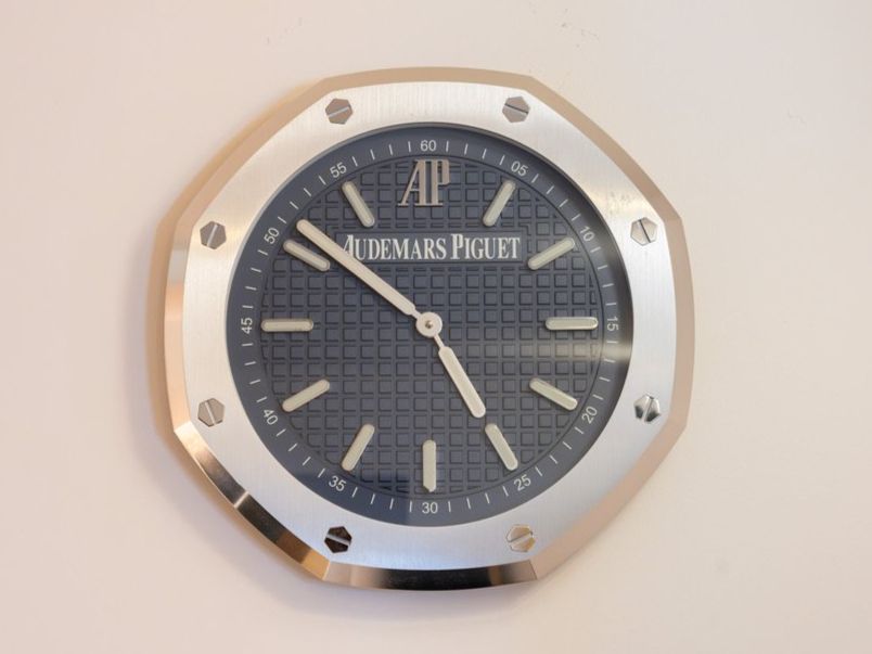 Audemars Piguet Orologi da terra & Orologi da parete: Audemars Piguet Royal Oak Wall clock Blue dial – Usato da Genève venduto da aspaklariacollection