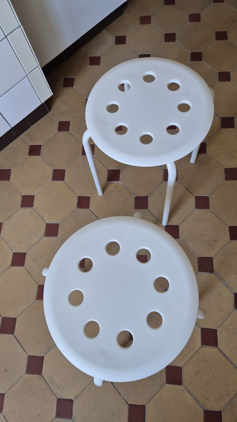 Sedie: Ikea white stool, Marius model, set of 2, good condition – Usato da Zürich venduto da ManuelMB