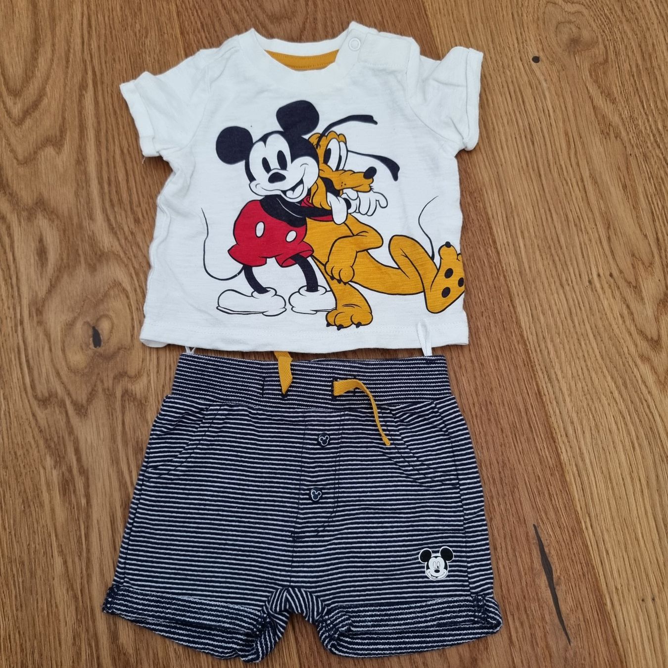 C&A Lotti & Set di vestiti: Disney Mickey und Pluto Set Grösse 56 hose tshirt – Nuovo (secondo la descrizione) da Gammen venduto da home_brocki