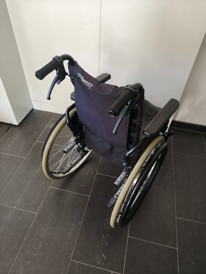 Rollstühle: Rollstuhl Breezy basix 2 Leichtgewicht – Gebraucht aus Toffen von Immo-Erben 2