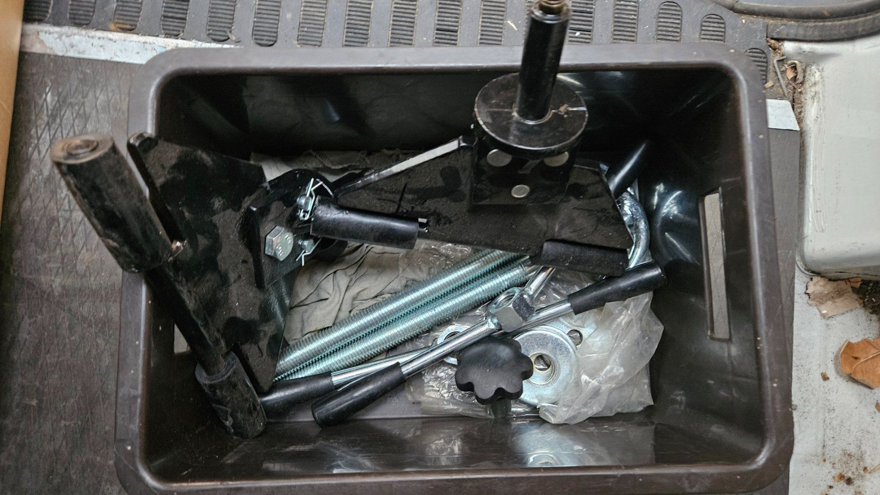 Tutti gli attrezzi: Motorstütze 500kg – Usato da Sarnen venduto da Profi3 2