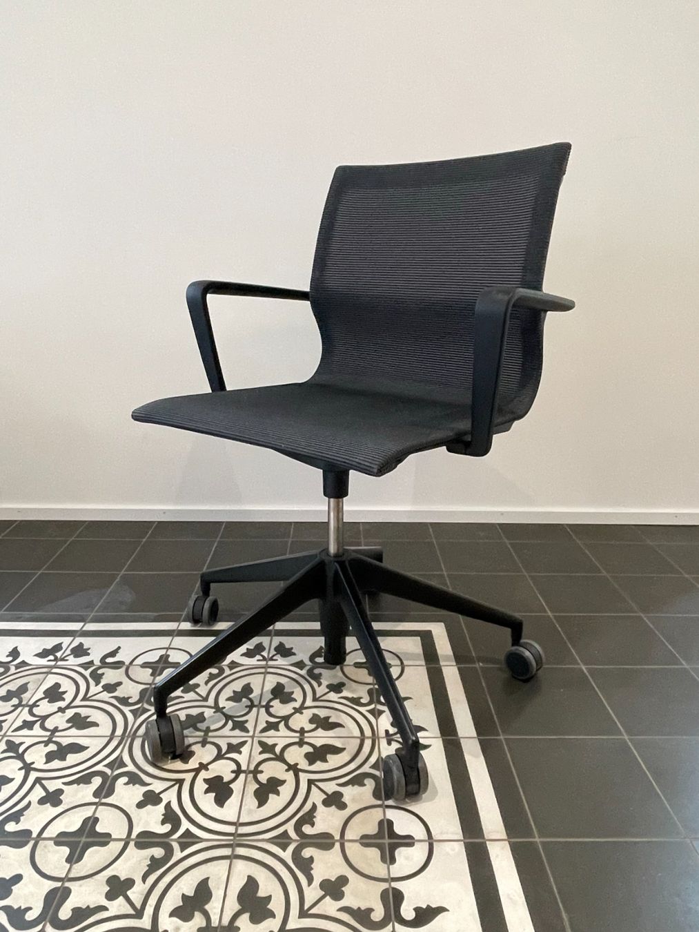 Vitra Sedie: Physix Studio Bürodrehstuhl schwarz von Vitra – Usato da Zürich venduto da kiddoroboto 4