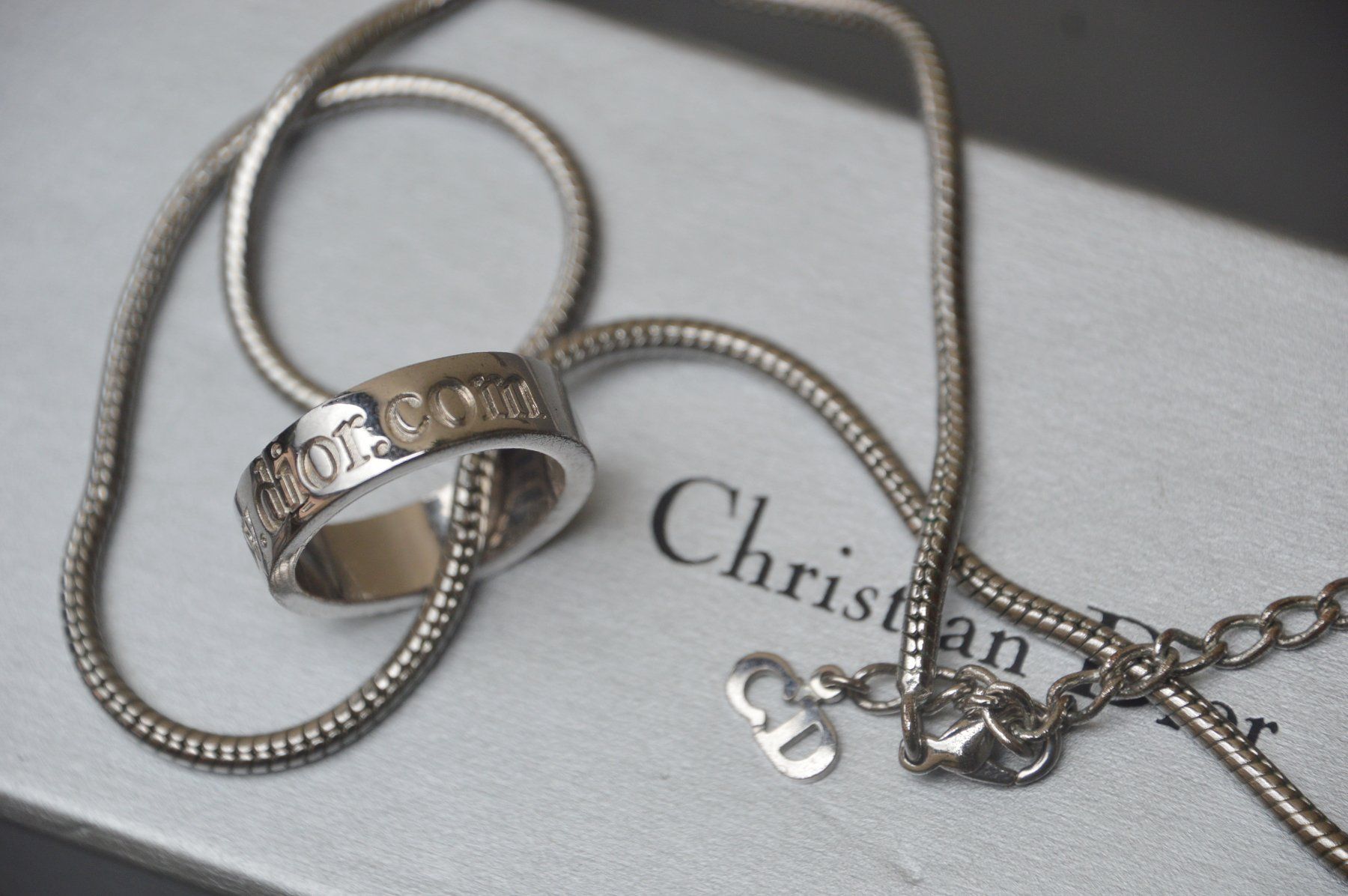 Dior Catenine: Halskette Ring Christian Dior collier  bague – Usato da Collonges venduto da Auganien