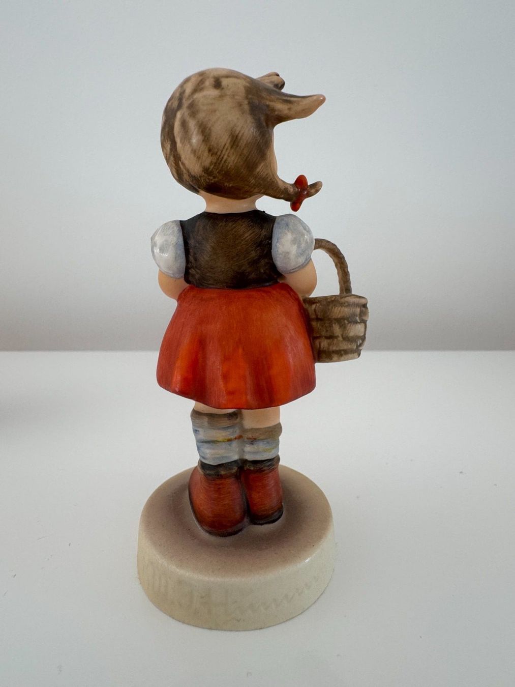 Hummel Statuette: Goebel Hummel-Figur Mädchen mit Korb – Usato da zürich venduto da nina_jane 2
