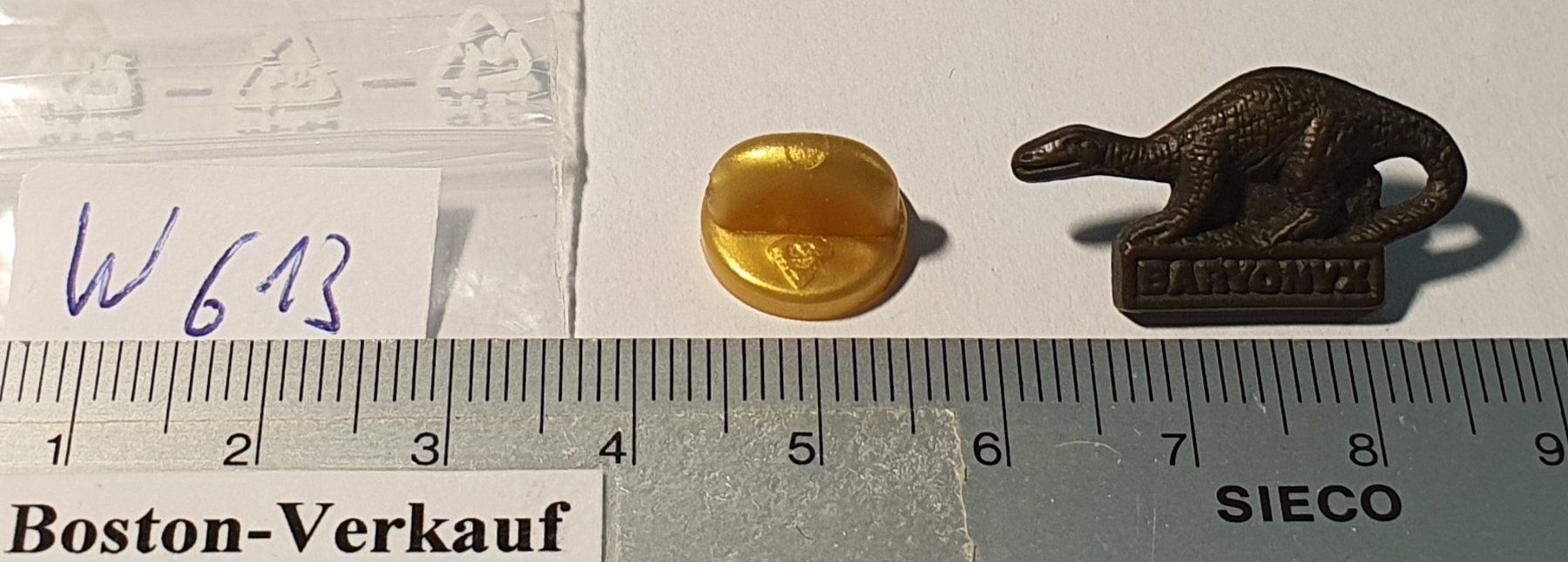 Placchette & Badge: W613 - 3D Pin Dino Dinosaurier – Usato da Reinach BL venduto da Boston-Verkauf 1