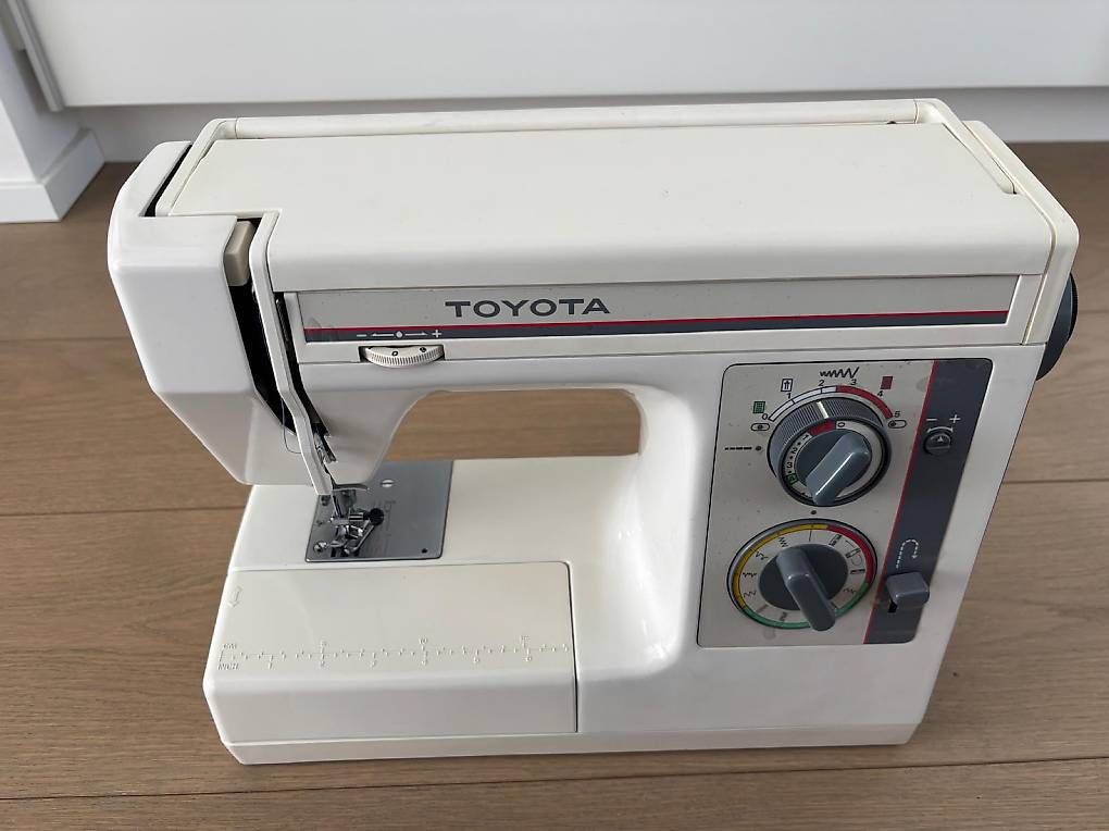 Toyota Macchine da cucire: Machine à coudre Toyota EX490 – Usato da Vessy venduto da ongaros