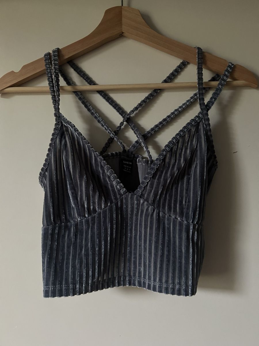 Shein Tops: Damen Top SHEIN Grösse S Samt – Gebraucht aus Frauenfeld von jae_vs6j