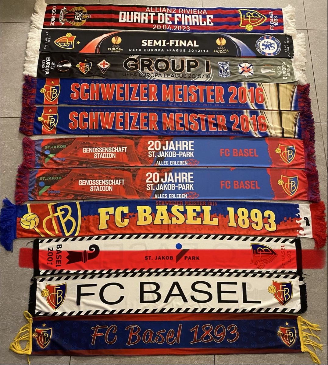FC Bâle Foulards & écharpes: FC Basel Schals  – Neuf (Voir description) à Allschwil par Deal_Tiger99
