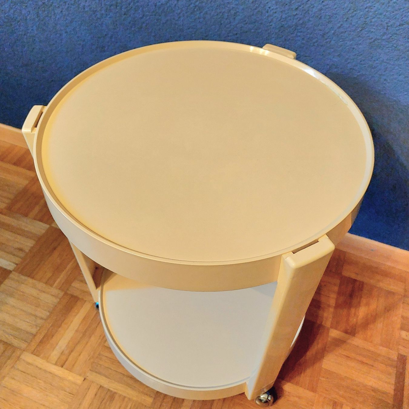 Tische: Space Age 70er Jahre Beistelltisch – Gebraucht aus Thun von nad_x8nk 1