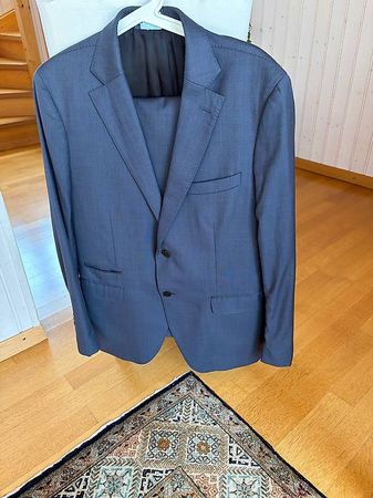 Lot de costumes Homme Massimo Dutti, comme Neuf.