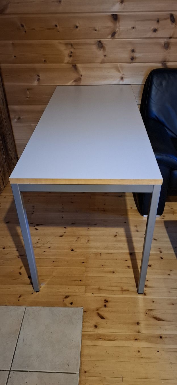 Tische: Ob als Esstisch als oder Bürotisch – Gebraucht aus Niederstocken von Cocos_nut