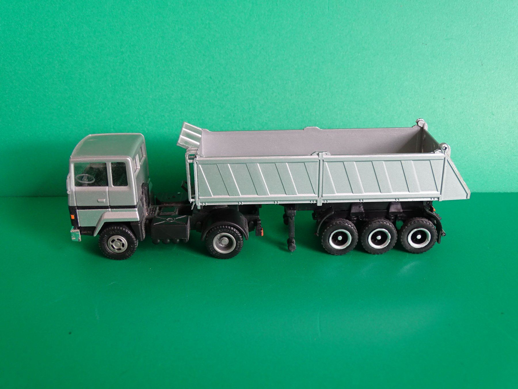 Herpa Modellini d'auto: LKW von Herpa 1/87 – Usato da Bretzwil venduto da Meex 3