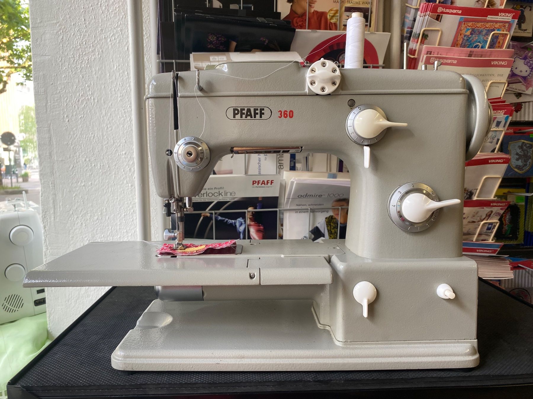 Pfaff Macchine da cucire: Nähmaschine PFAFF 360 Automatic, ab Service – Usato da Olten venduto da Pat31 5