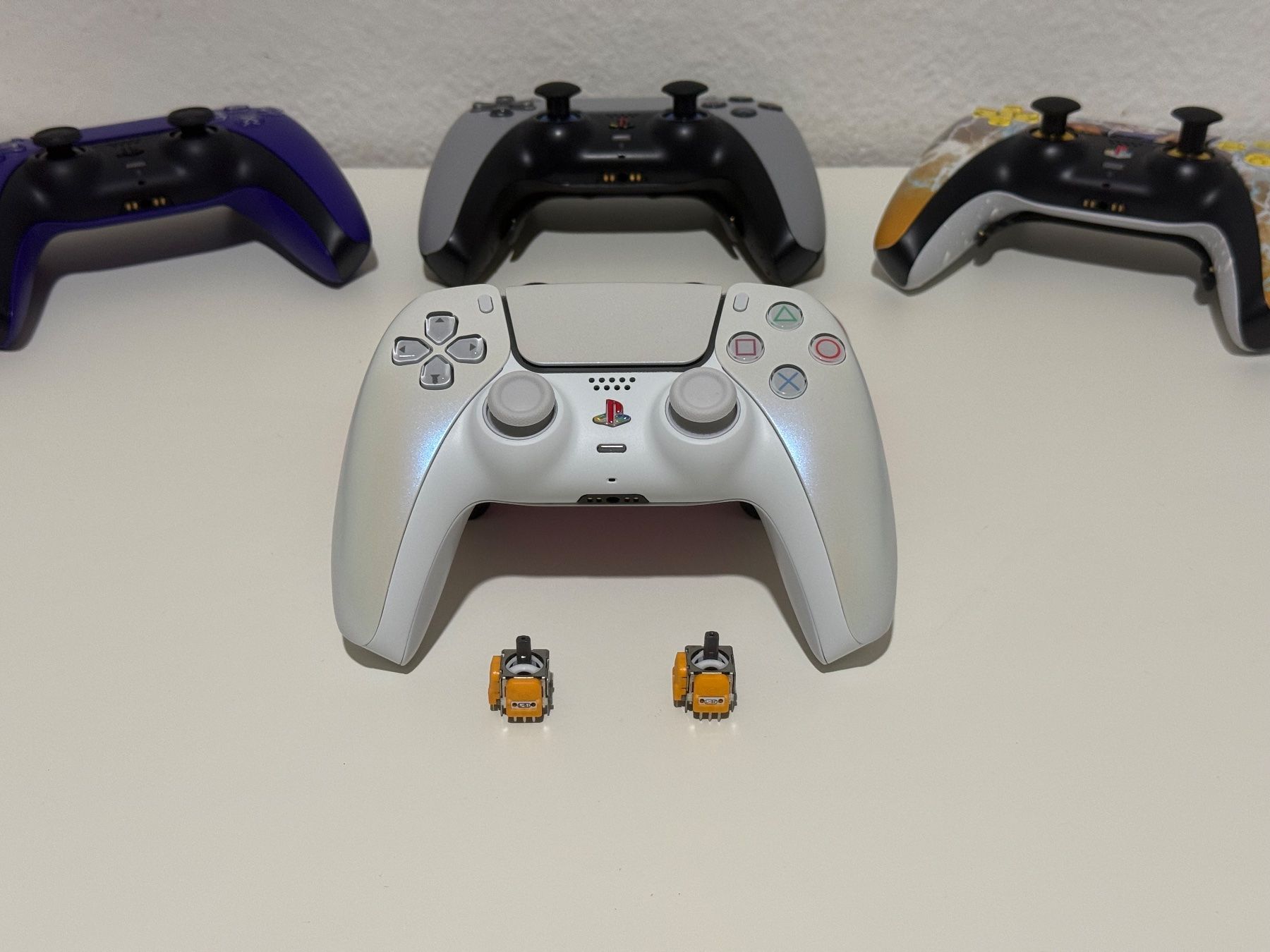 Sony Controller: Neu! Playstation 5 Controller mit Hall Effect Sticks – Nuovo (secondo la descrizione) da Würenlingen venduto da stojoski96