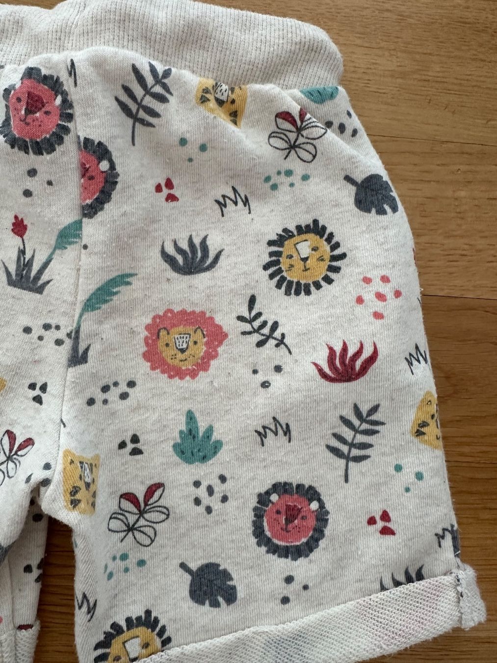 Pantaloni: Süssi kurze Hose mit Tiermuster, Gr. 86 – Usato da Unterägeri venduto da StefanGekko 4