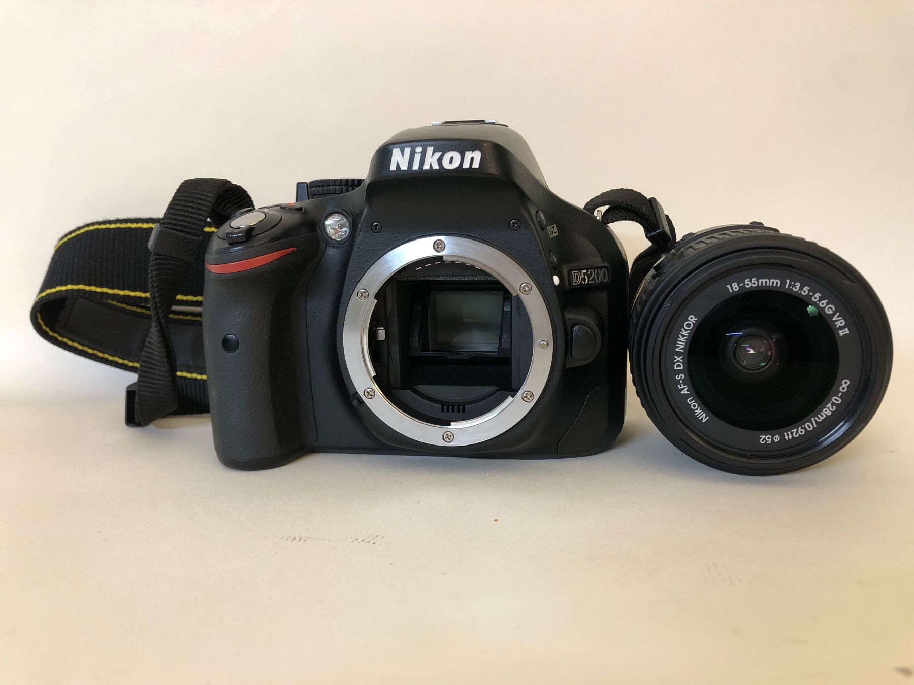 Nikon Fotocamera: Nikon D5200 – Usato da Grosswangen venduto da Telepathy 1