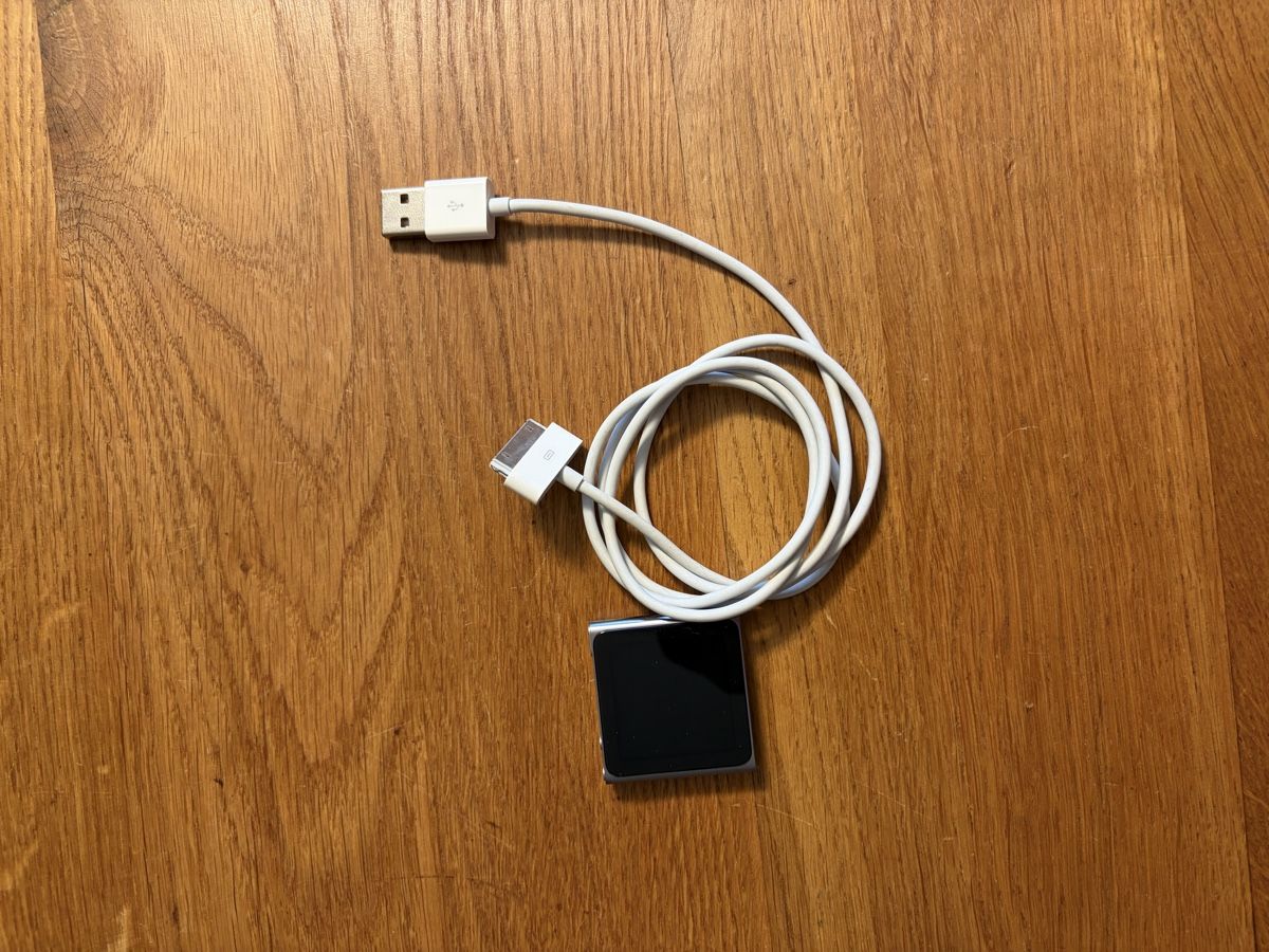Apple Tragbarer Mediaplayer: Apple iPod Nano 6. Generation grau mit Ladekabel – Gebraucht aus Möhlin von Wandazli 3