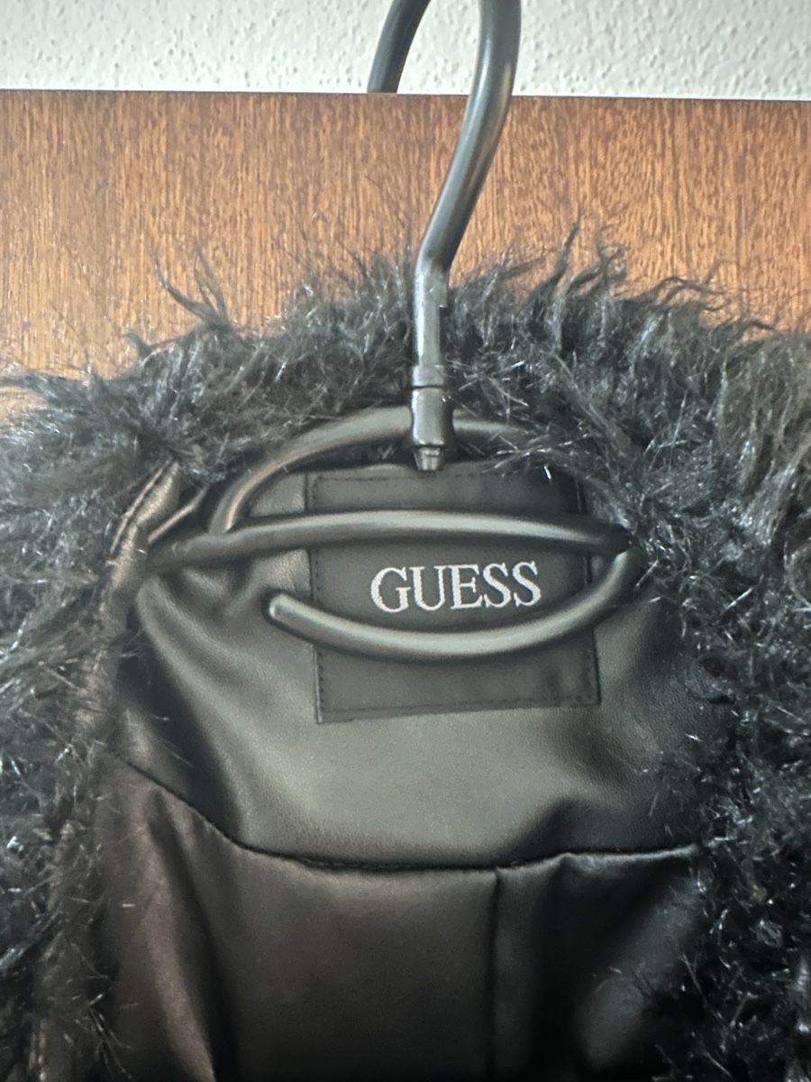 Guess Cappotti: Schwarzer  Guess Wintermantel mit Pelz und Leder. – Nuovo (secondo la descrizione) da Oberurnen venduto da nes_8xqt 7
