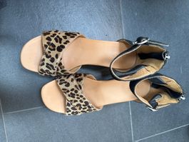 Sandalen von UGG Grösse 38 nicht getragen mit Keilabsatz