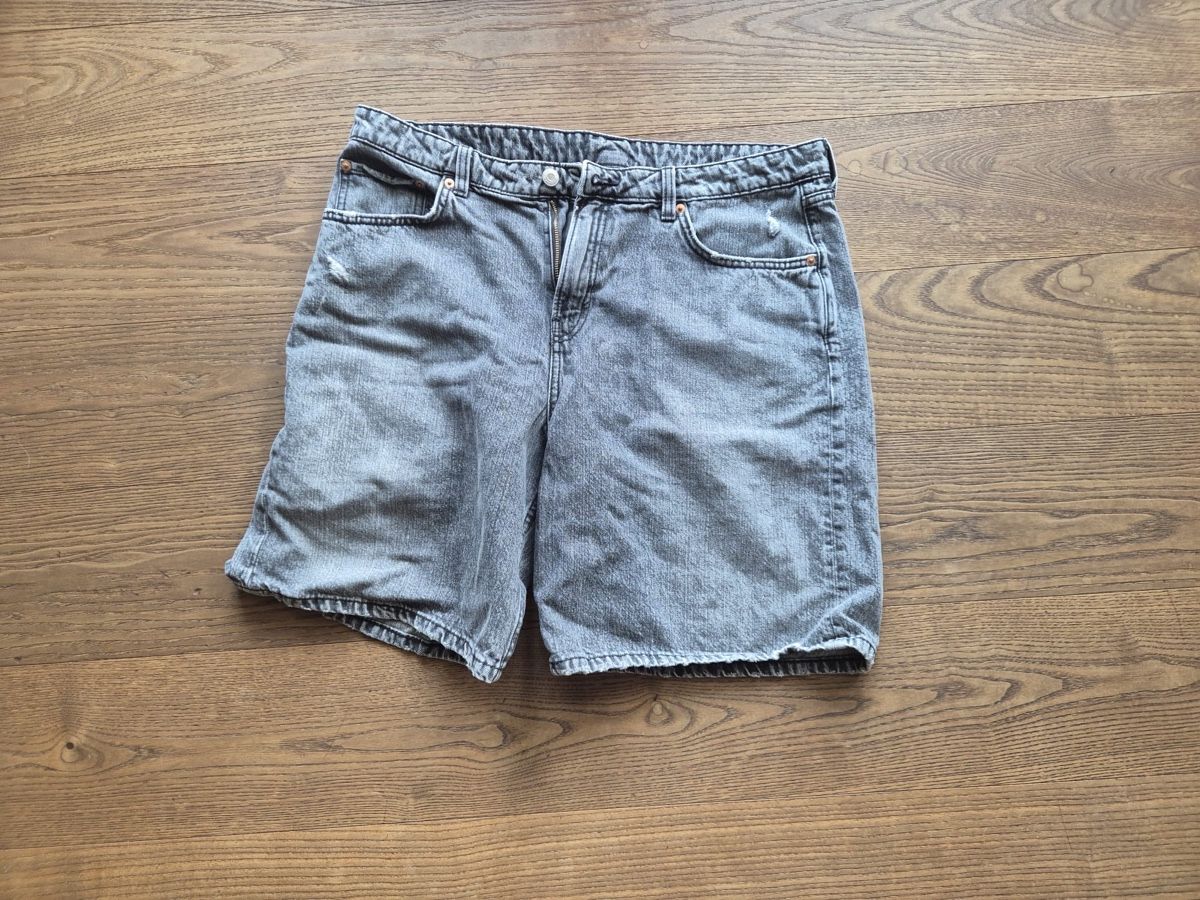 C&A Jeans: Jeansshorts Damen hellgrau, Gr. 44 – Gebraucht aus Dielsdorf von sissy04