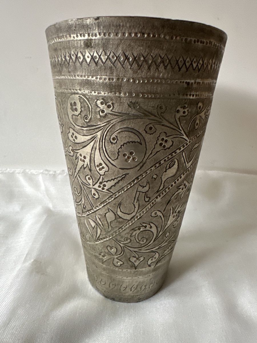 Vasi & Recipienti: Antiker orientalischer, Becher oder Vase, verzierte Handarb. – Usato da Zürich venduto da Chaeffeler 1