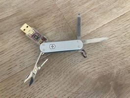 Victorinox Swiss Army Knife mit USB-Stick 2 GB