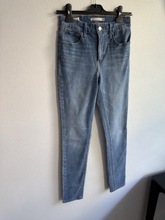 Levi’s high rise skinny jeans like new! (size 27 / S)