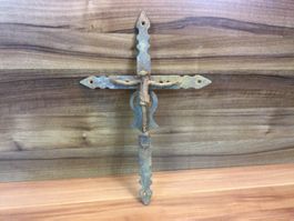 Gebrauchtes rostiges Kreuz religioese Dekoration