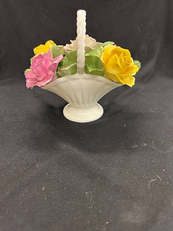 Figuren: Porzellanblumenkorb – Gebraucht aus Emmetten von drd_8gkv 2