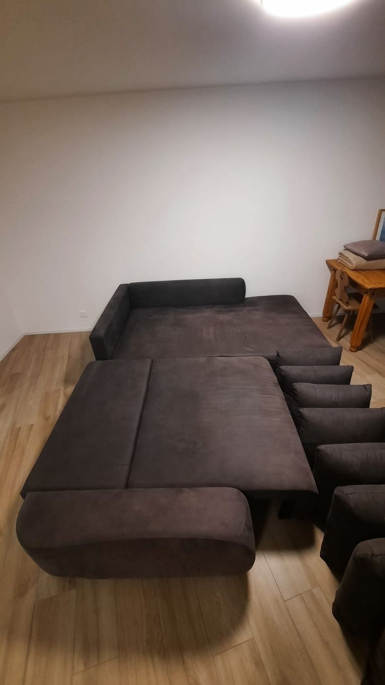 Sofas: Grand canapé d'angle – D'occasion à Riaz par bay_t9zk 1