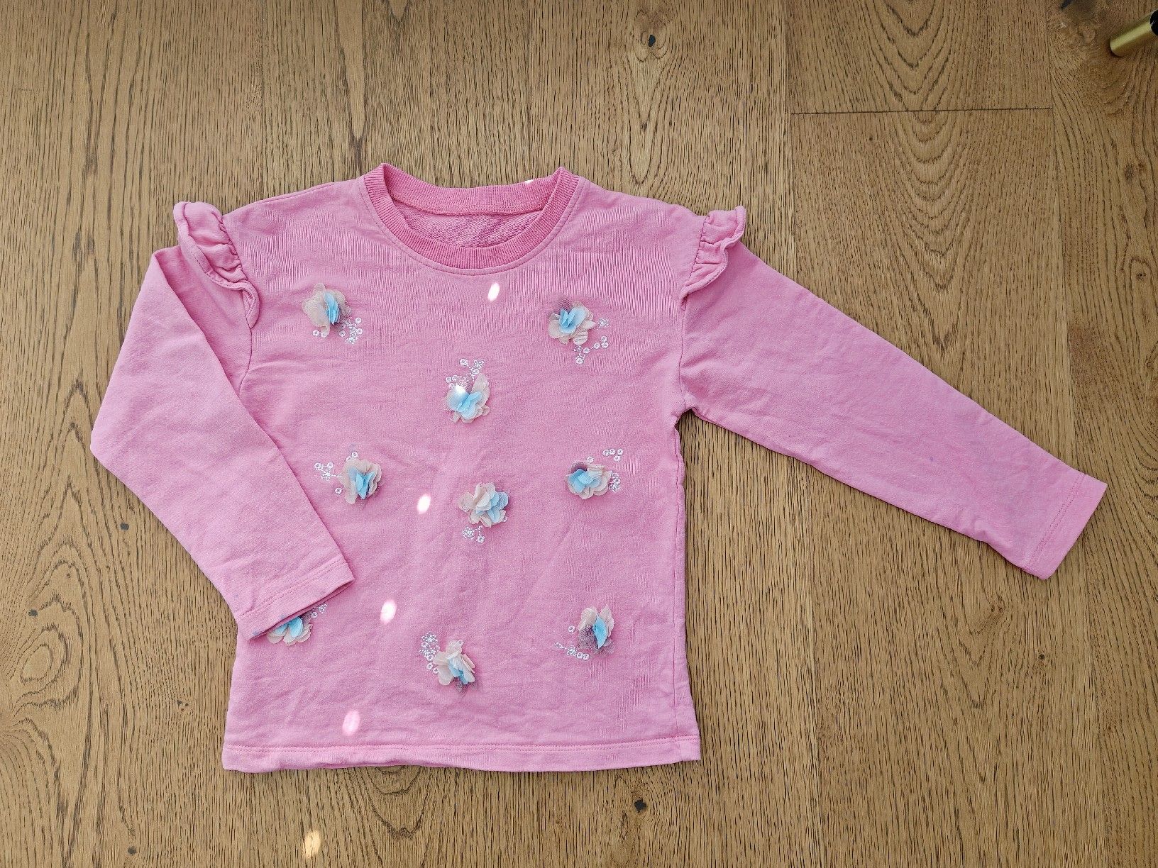 Maglioni & Felpe: Rosa Langarmshirt mit Blumen, Grösse 104/110 – Usato da uster venduto da colorpw