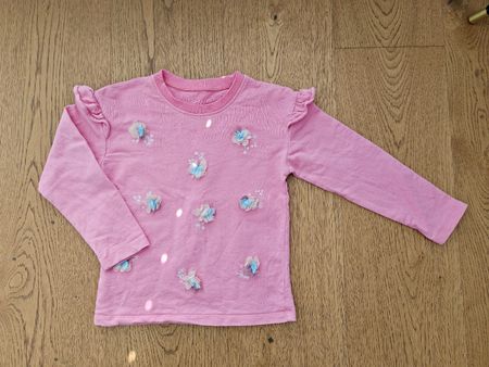 Rosa Langarmshirt mit Blumen, Grösse 104/110