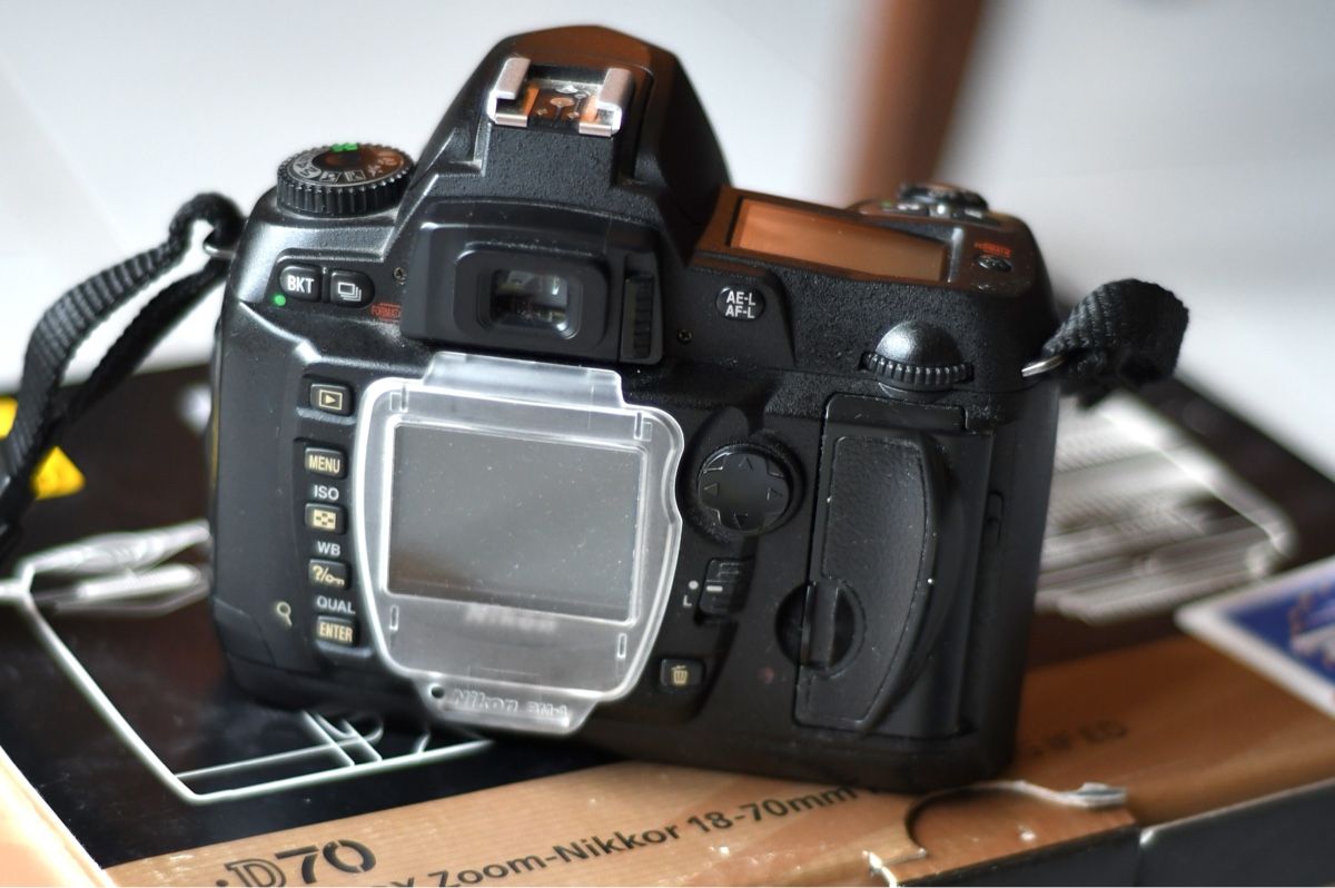 Nikon Fotocamera: Boîtier Nikon D70  – Usato da Bevaix venduto da Aschnei1 2